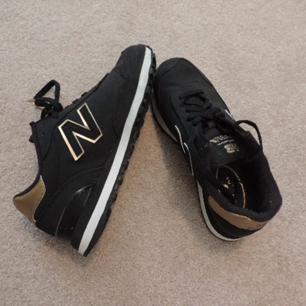 Black New Balance Tennis Shoes